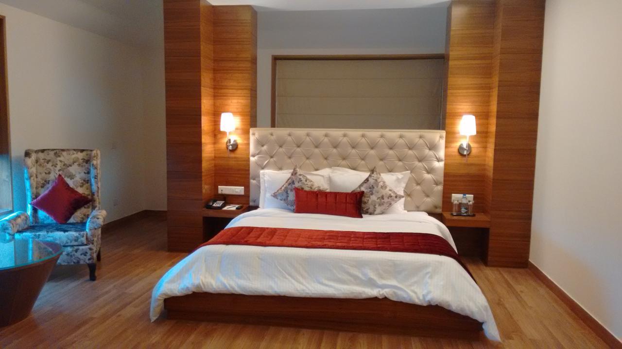 Rs Sarovar Portico Palampur Exterior photo
