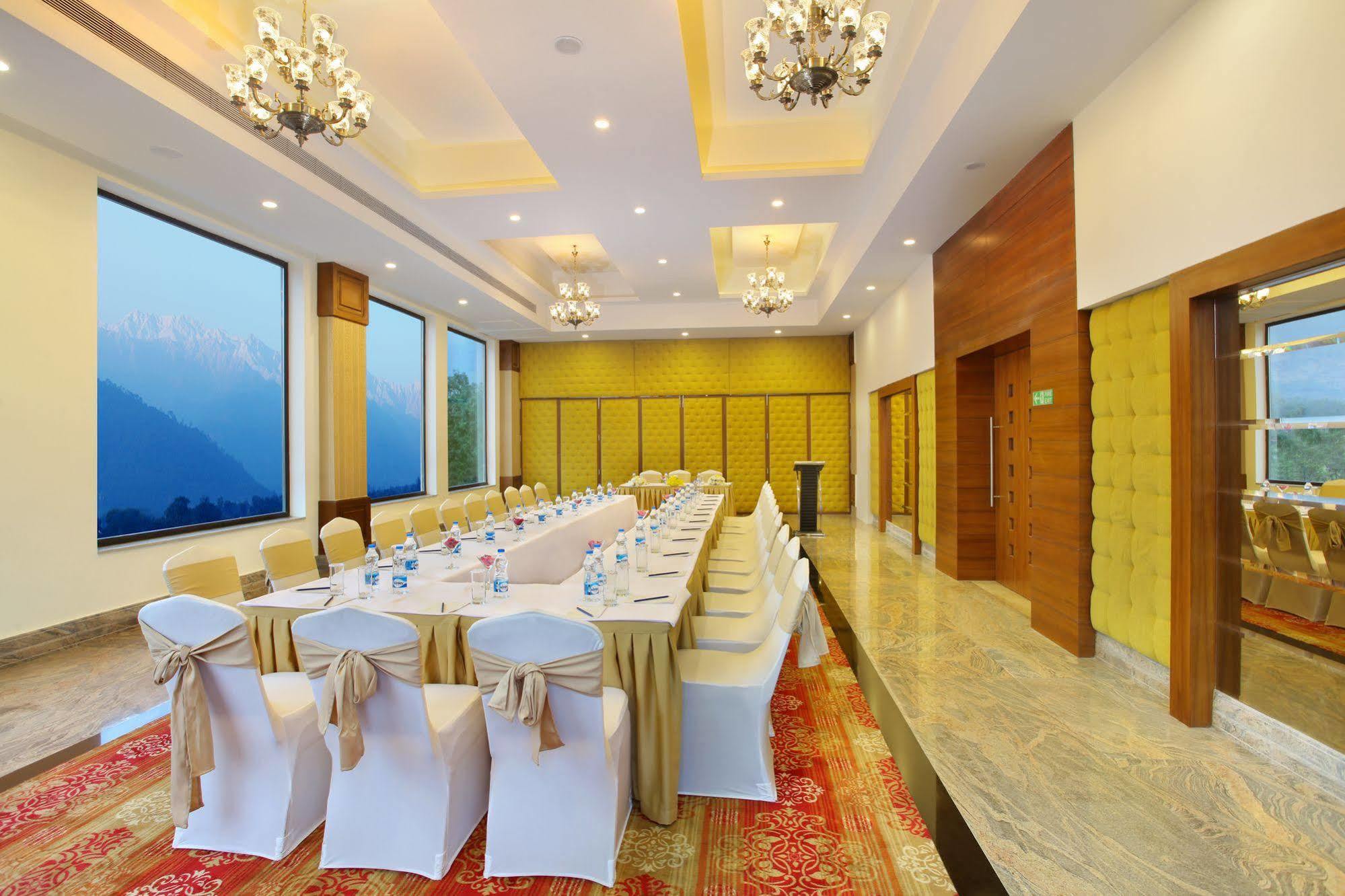 Rs Sarovar Portico Palampur Exterior photo
