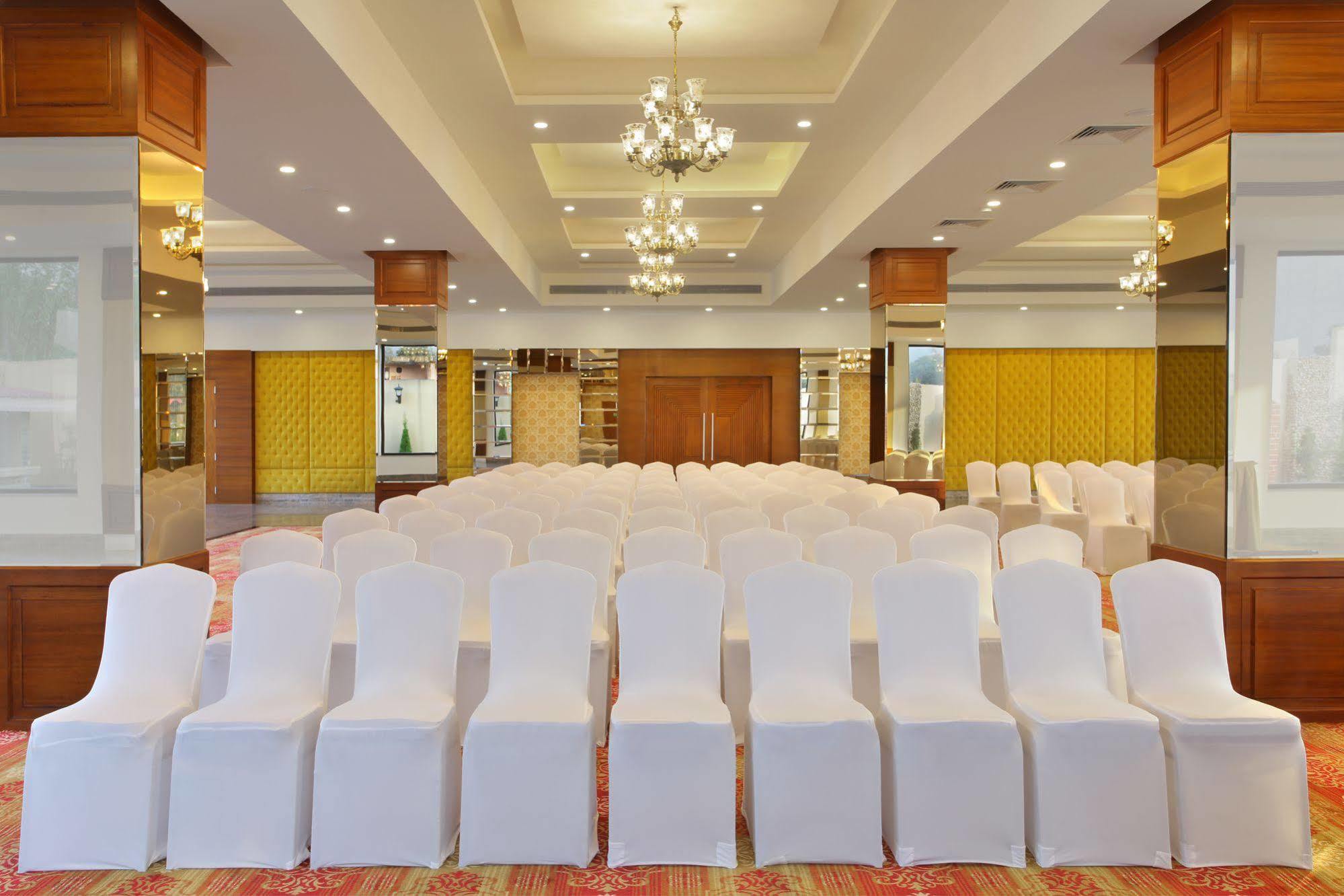 Rs Sarovar Portico Palampur Exterior photo